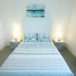 Hollywood Landmark Suites