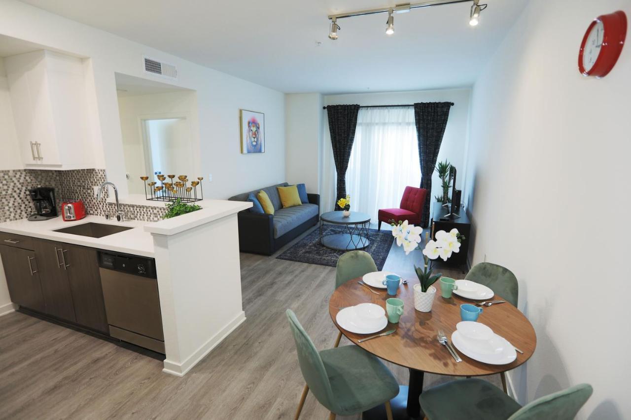 Hollywood Landmark Suites